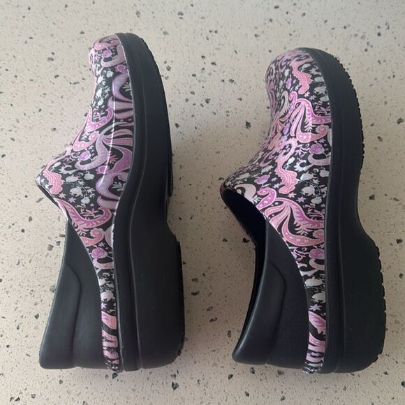 CROCS Dual Comfort NERIA PRO ll Black Paisley Floral Clogs Slip On Shoes Size 11 - Picture 4 of 12